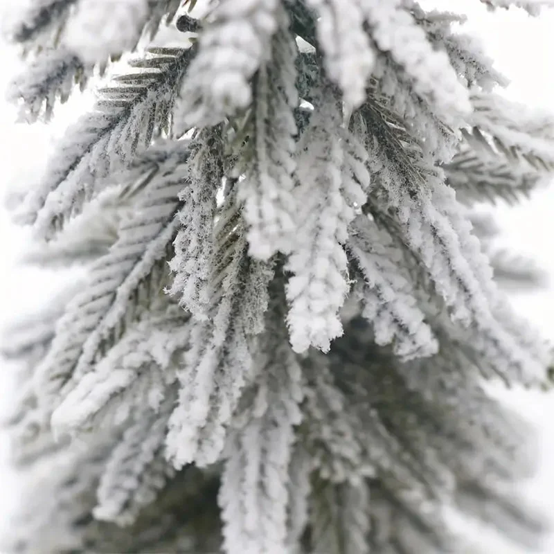 Petit Sapin de Noël Artificiel Blanc en Détail