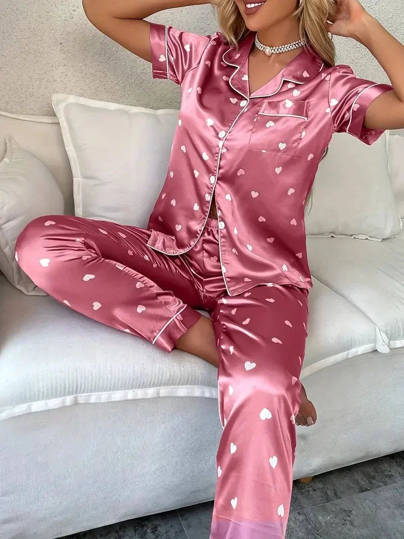 Pyjama Satin Rose Noël Femme en situation