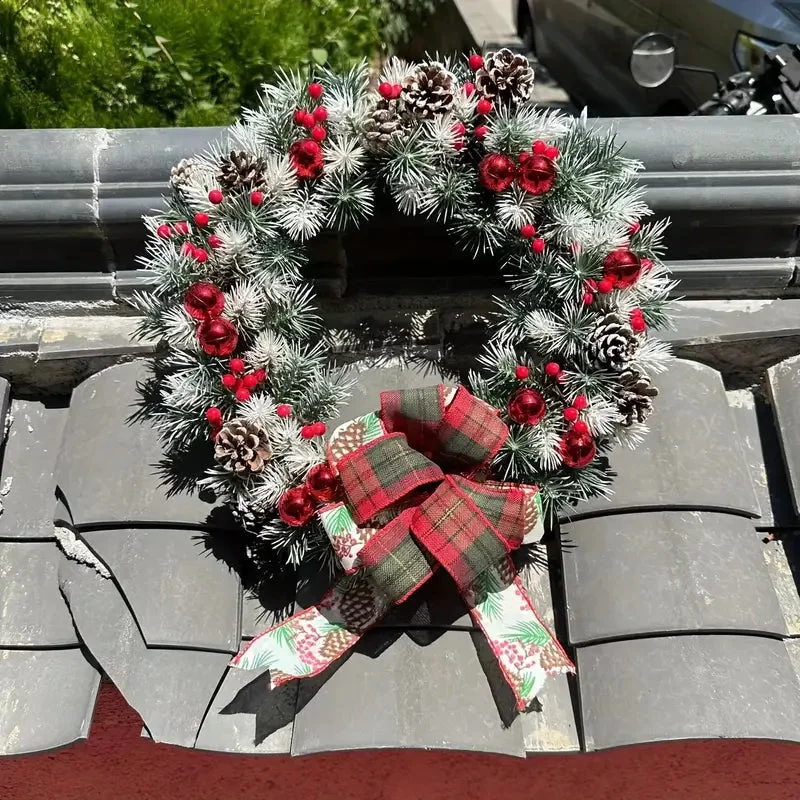 Couronne de Noël décorée pour les fêtes