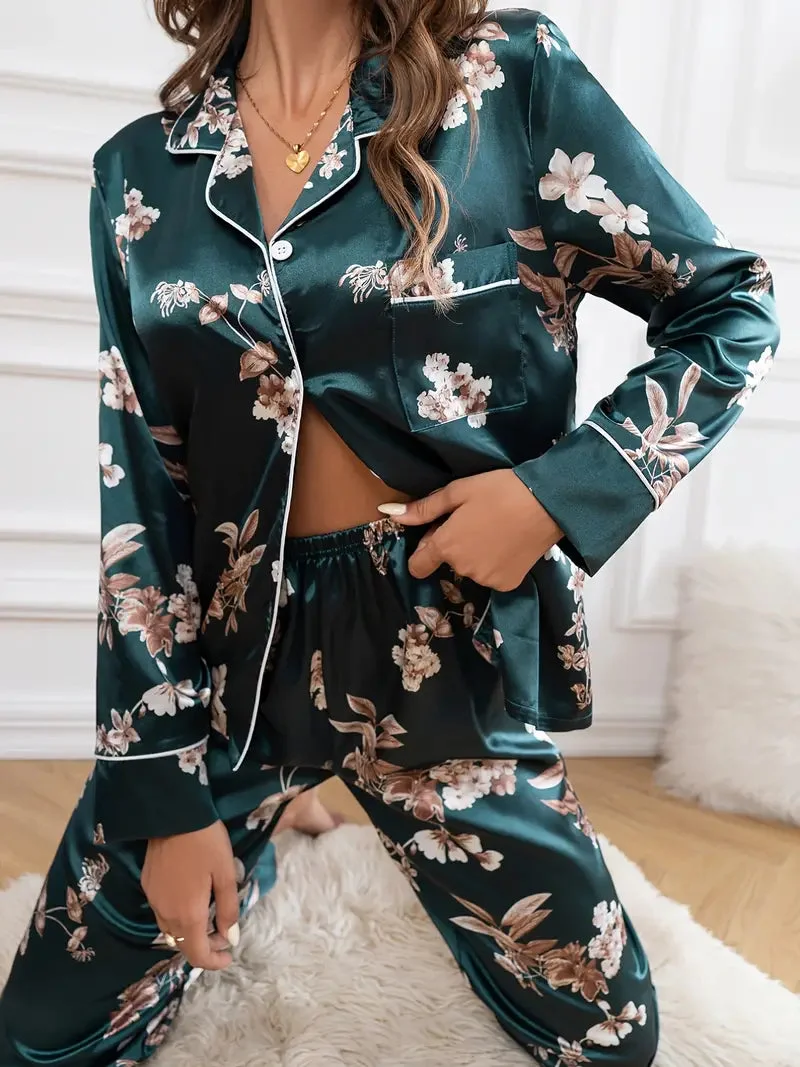 Détails des motifs floraux sur le pyjama