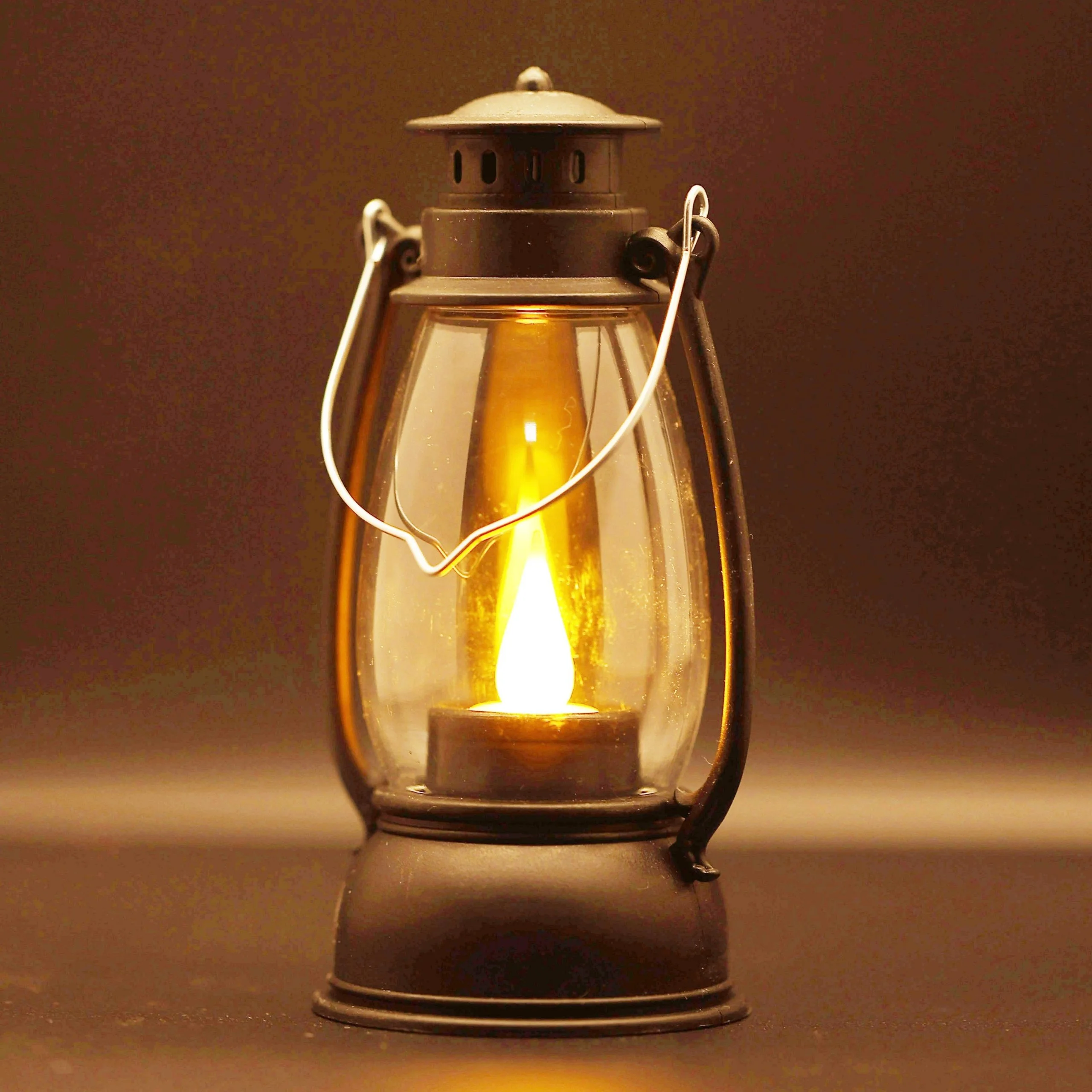 Lanterne LED rustique en ambiance